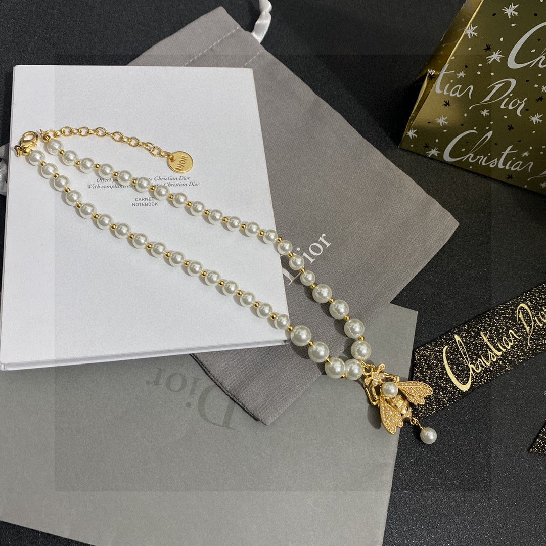 Martin Graham pendant necklace in polished metal-tone – side detail