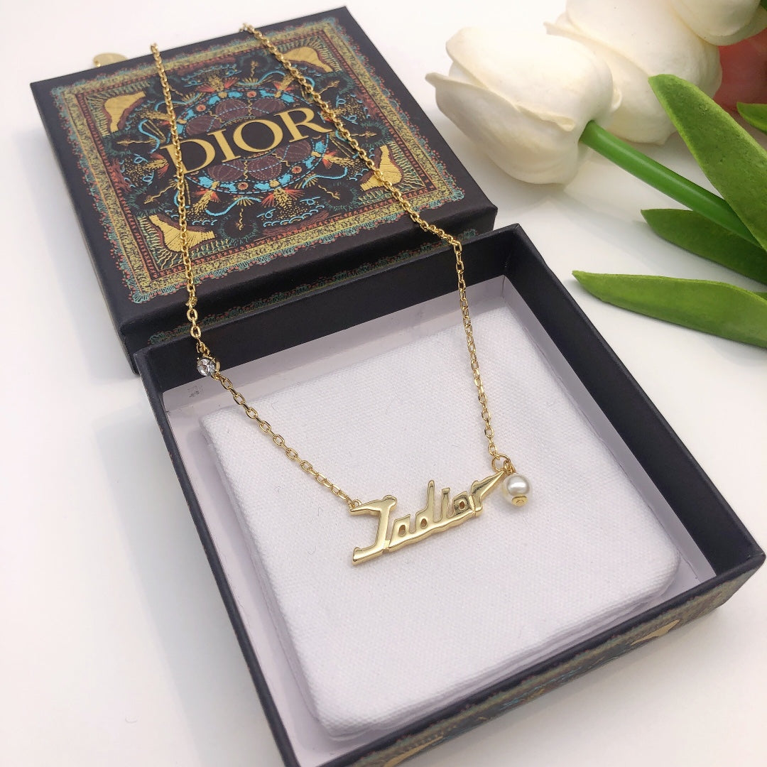 Martin Graham pendant necklace in polished metal-tone – side detail