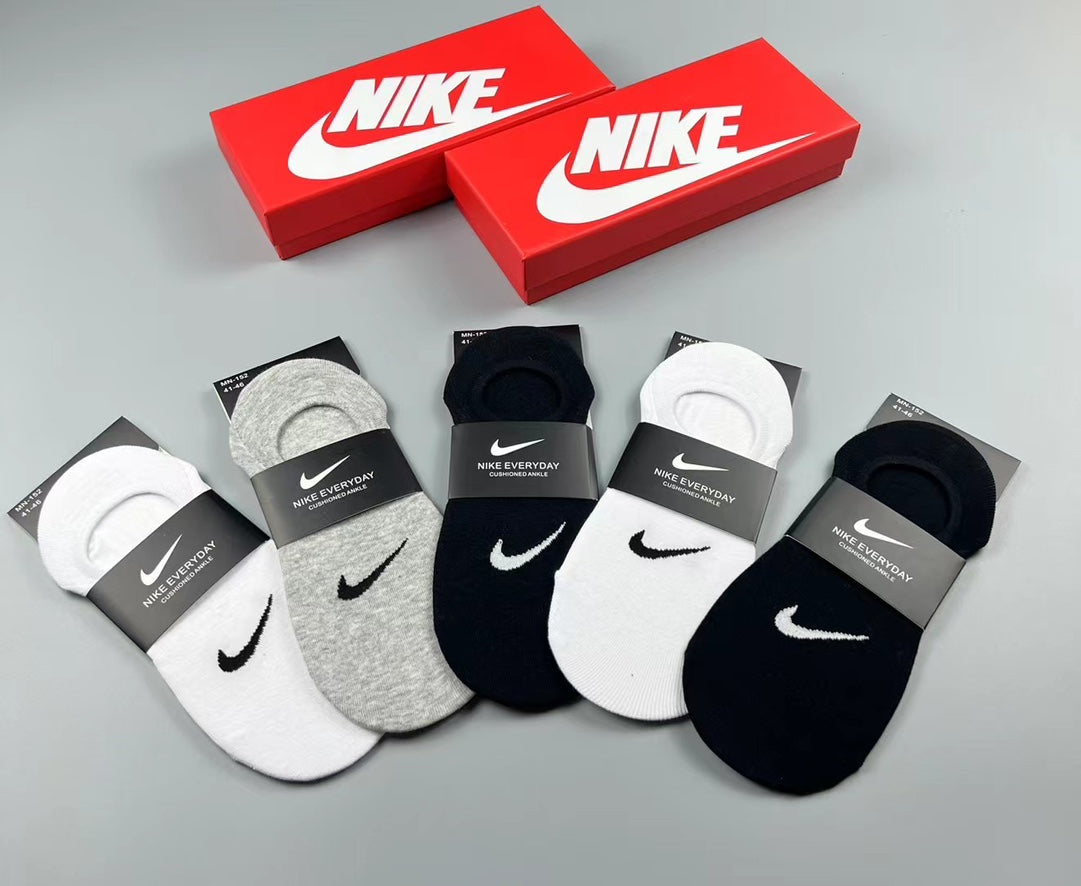 Nike Cotton Visible Logo, Stripe Or Motif Details No-Show Socks