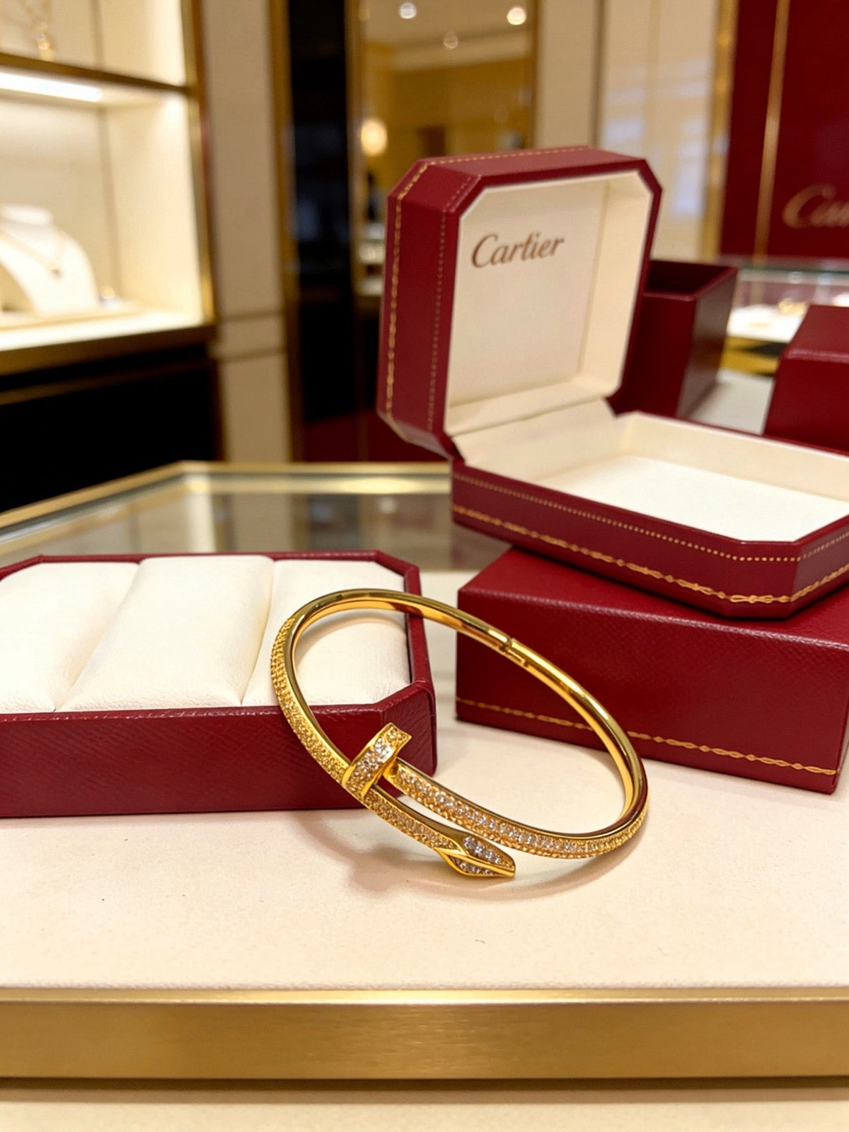 Martin Graham bracelet in polished metal-tone – side detail