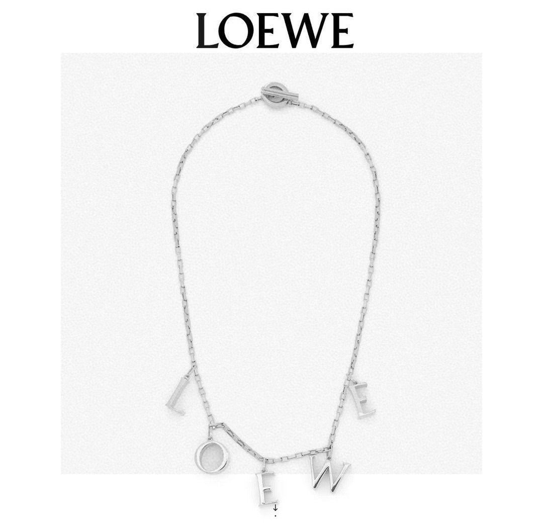Martin Graham pendant necklace in polished metal-tone – side detail