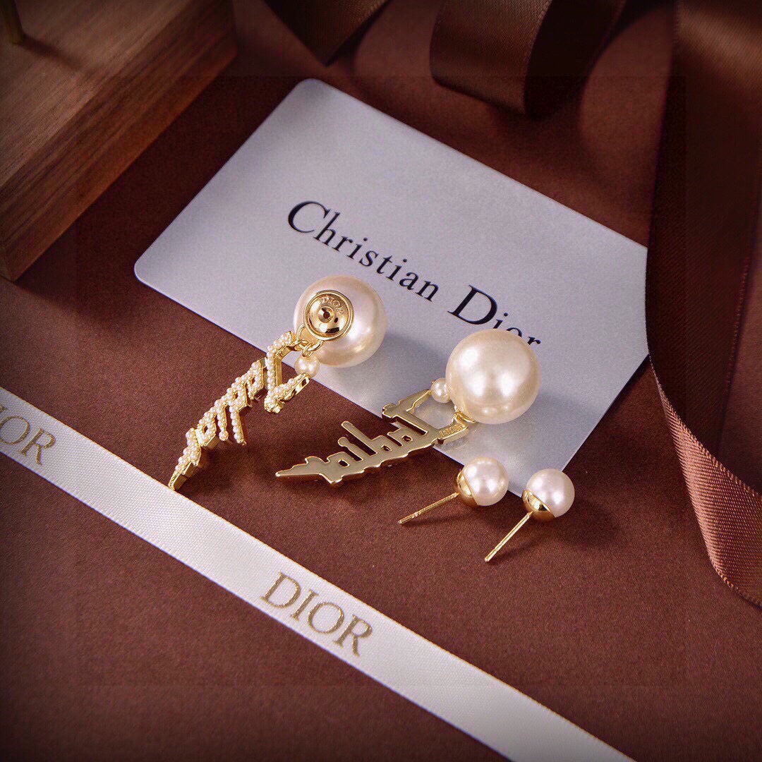 Martin Graham earrings in polished metal-tone – side detail
