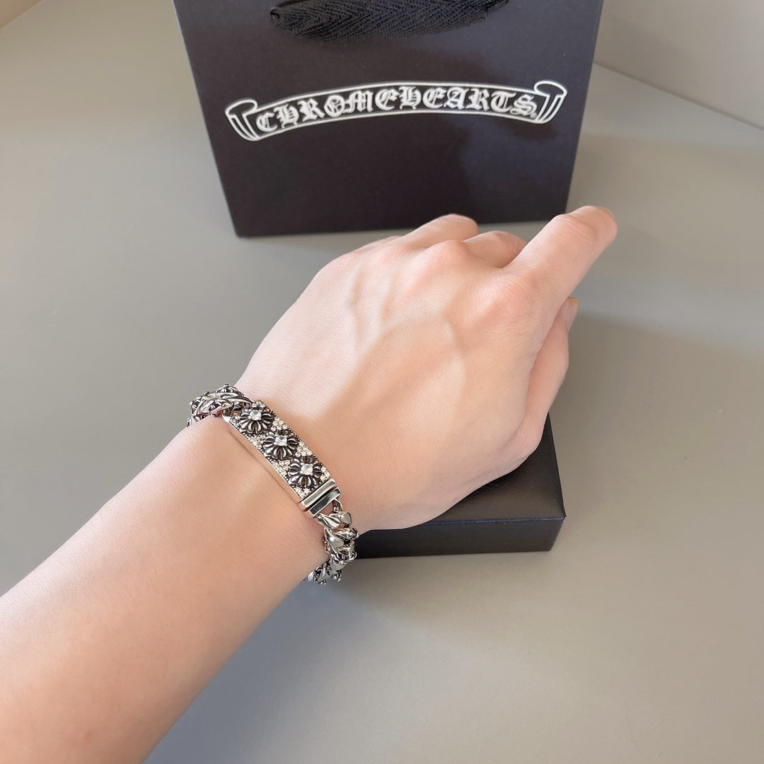 Martin Graham bracelet in polished metal-tone – side detail