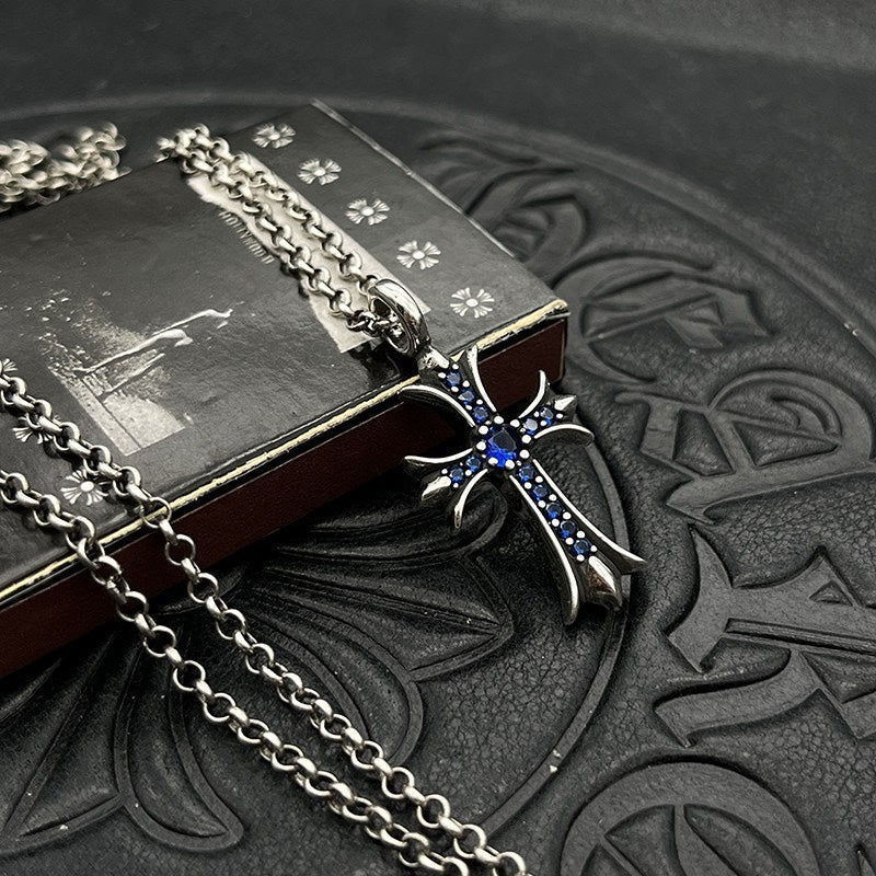 Martin Graham pendant necklace in polished metal-tone – side detail