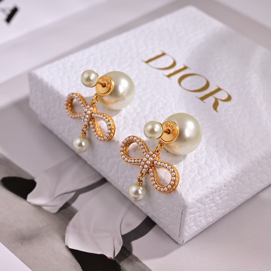 Martin Graham earrings in polished metal-tone – side detail