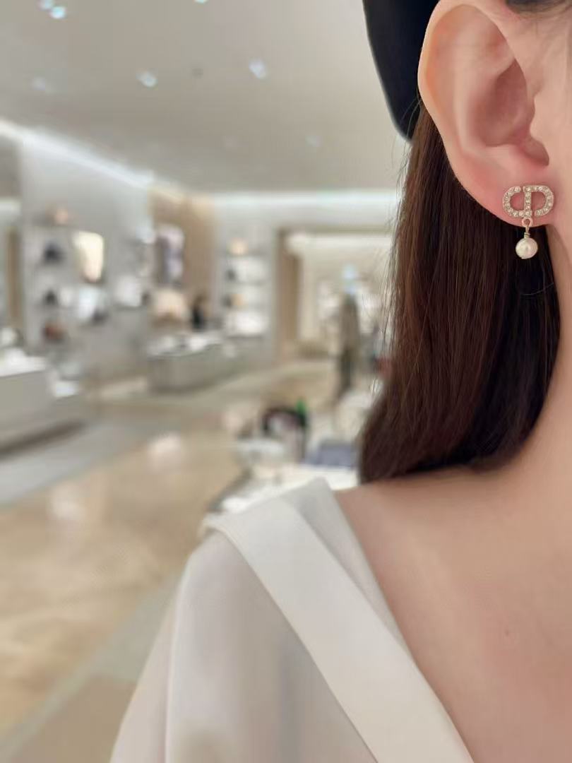 Martin Graham stud earrings in polished metal-tone – side detail