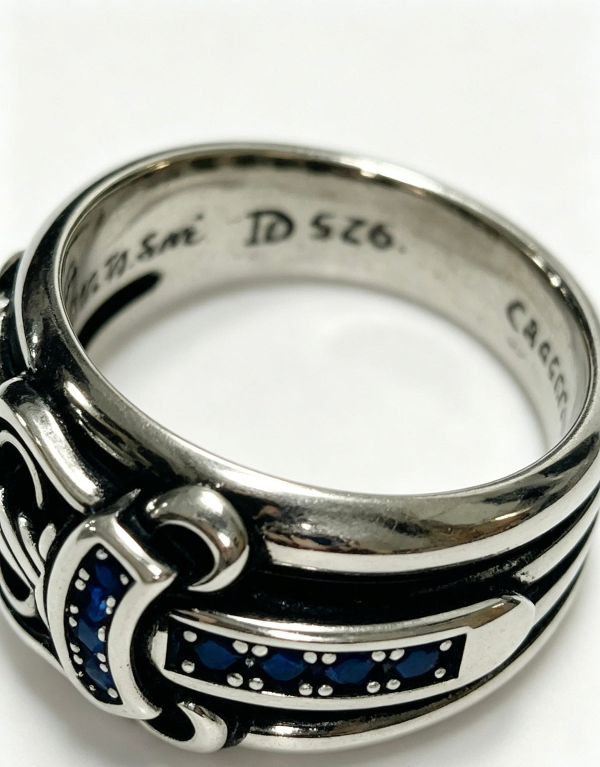 Martin Graham ring in polished metal-tone – side detail