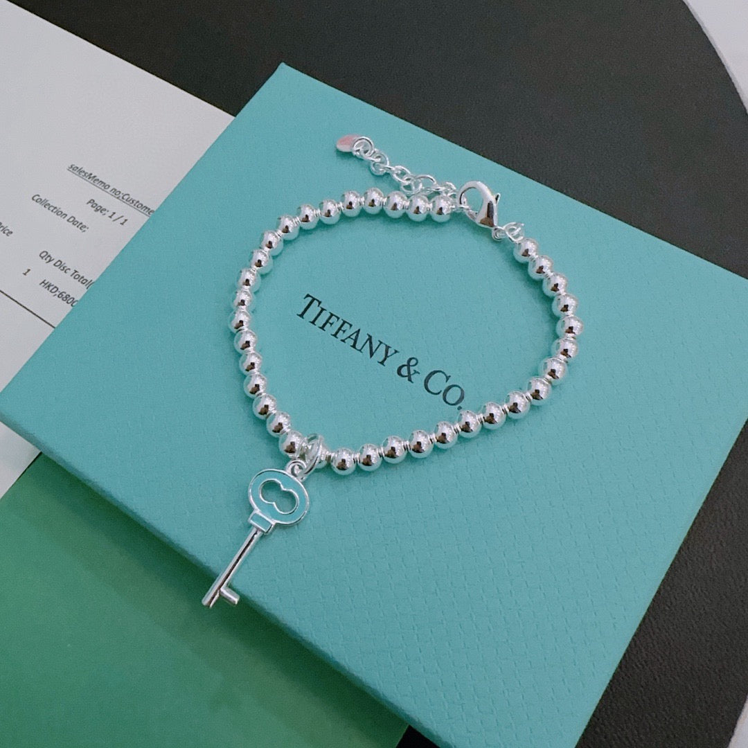 Martin Graham bracelet in polished metal-tone – side detail