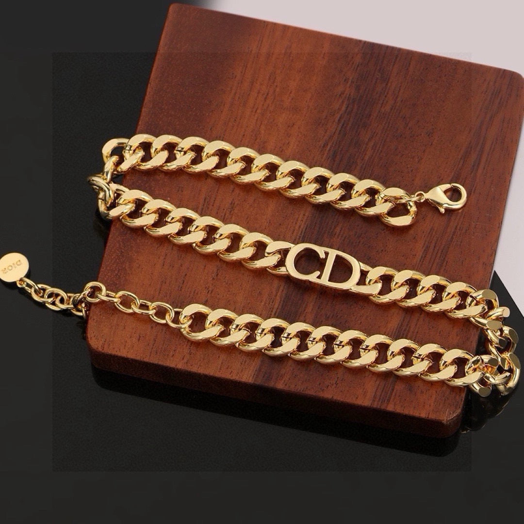 Martin Graham pendant necklace in polished metal-tone – side detail