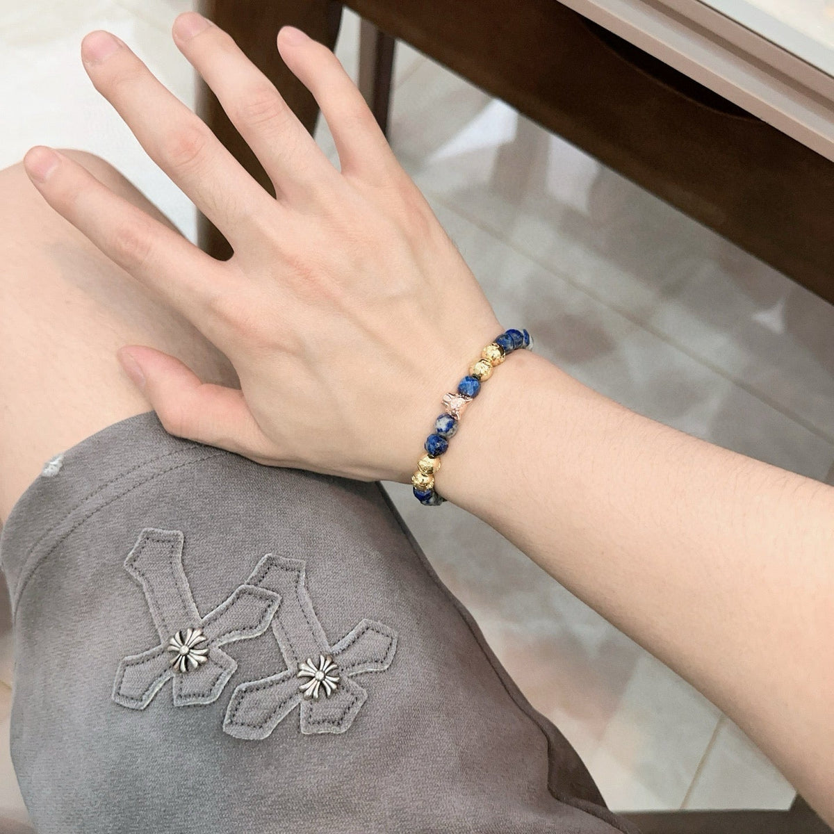 Martin Graham bracelet in polished metal-tone – side detail