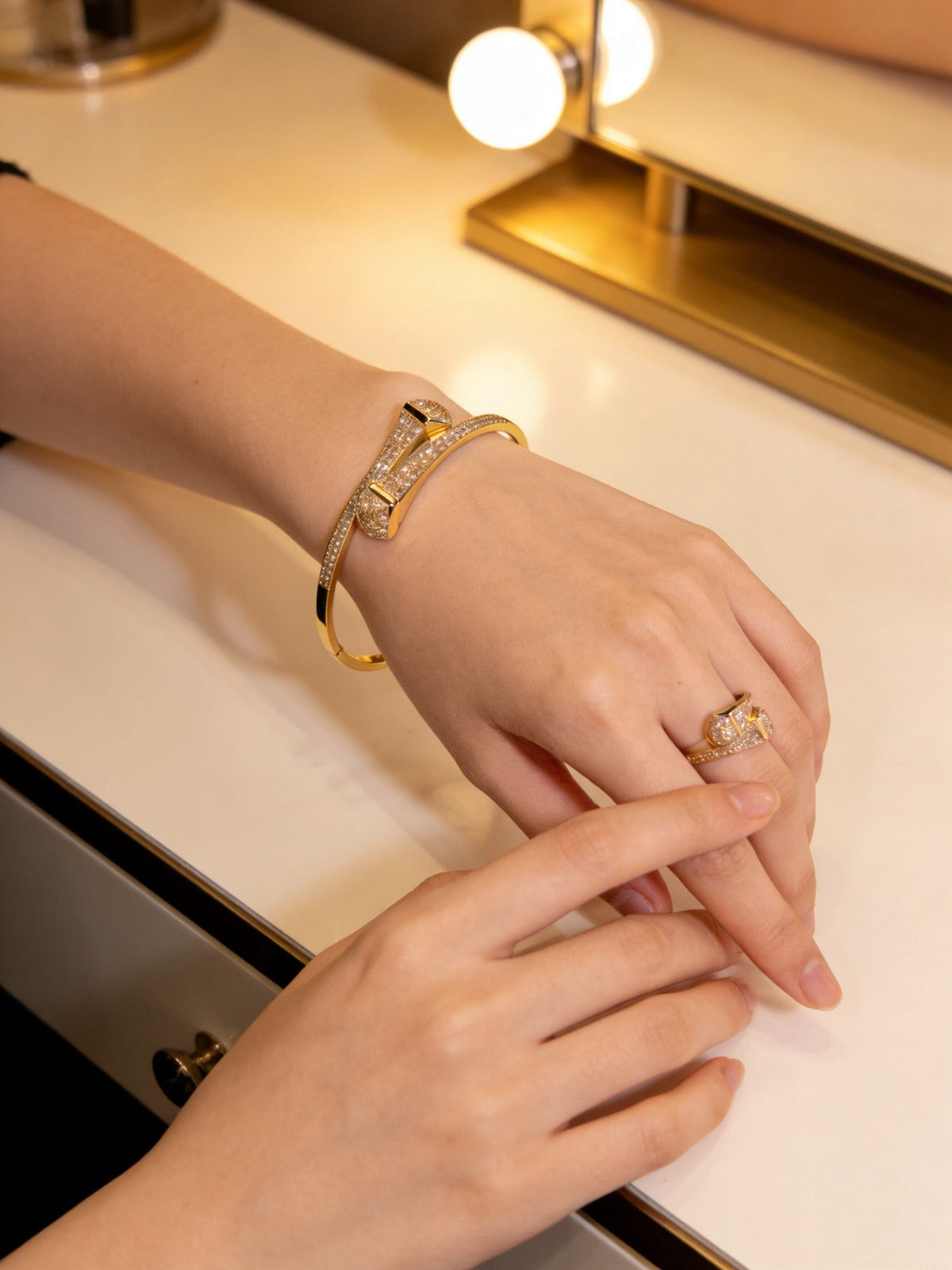 Martin Graham bracelet in polished metal-tone – side detail