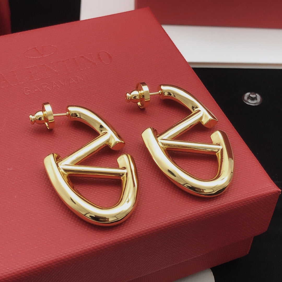 Martin Graham drop earrings in polished metal-tone – side detail