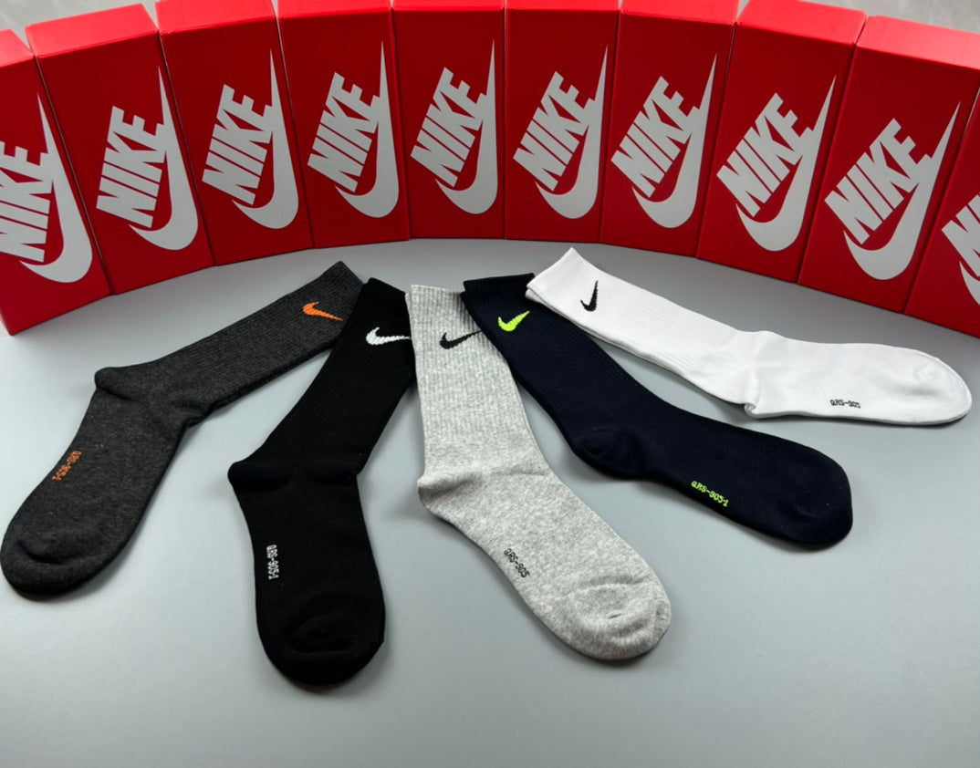 Nike Mixed-Color Swoosh Crew Socks