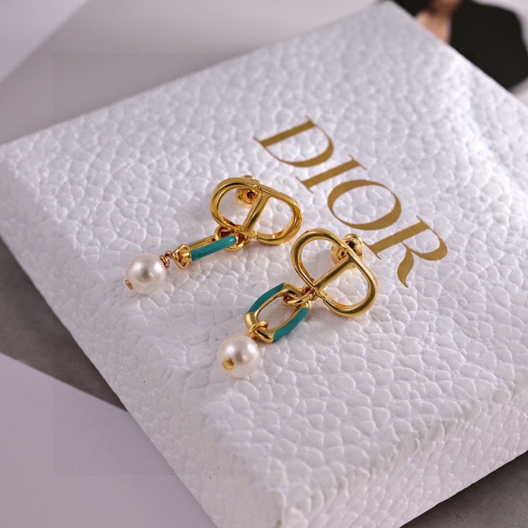 Martin Graham earrings in polished metal-tone – side detail