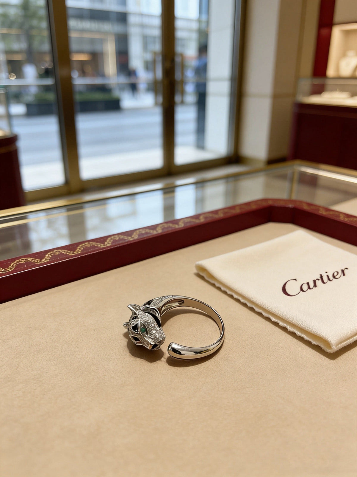 Martin Graham ring in polished metal-tone – side detail