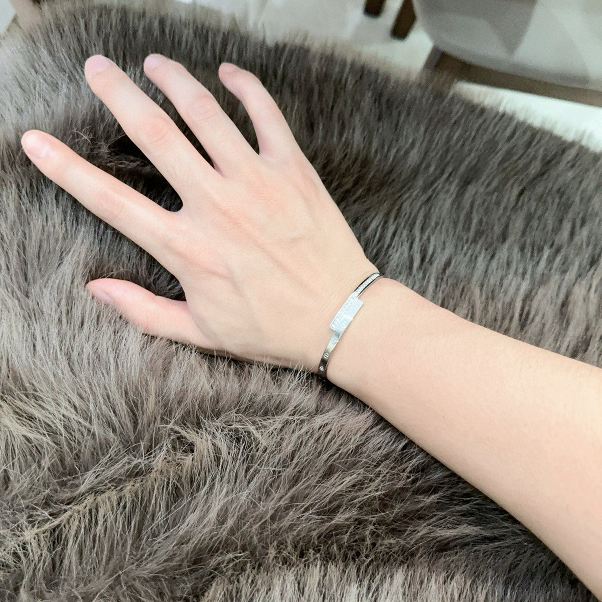 Martin Graham bracelet in polished metal-tone – side detail