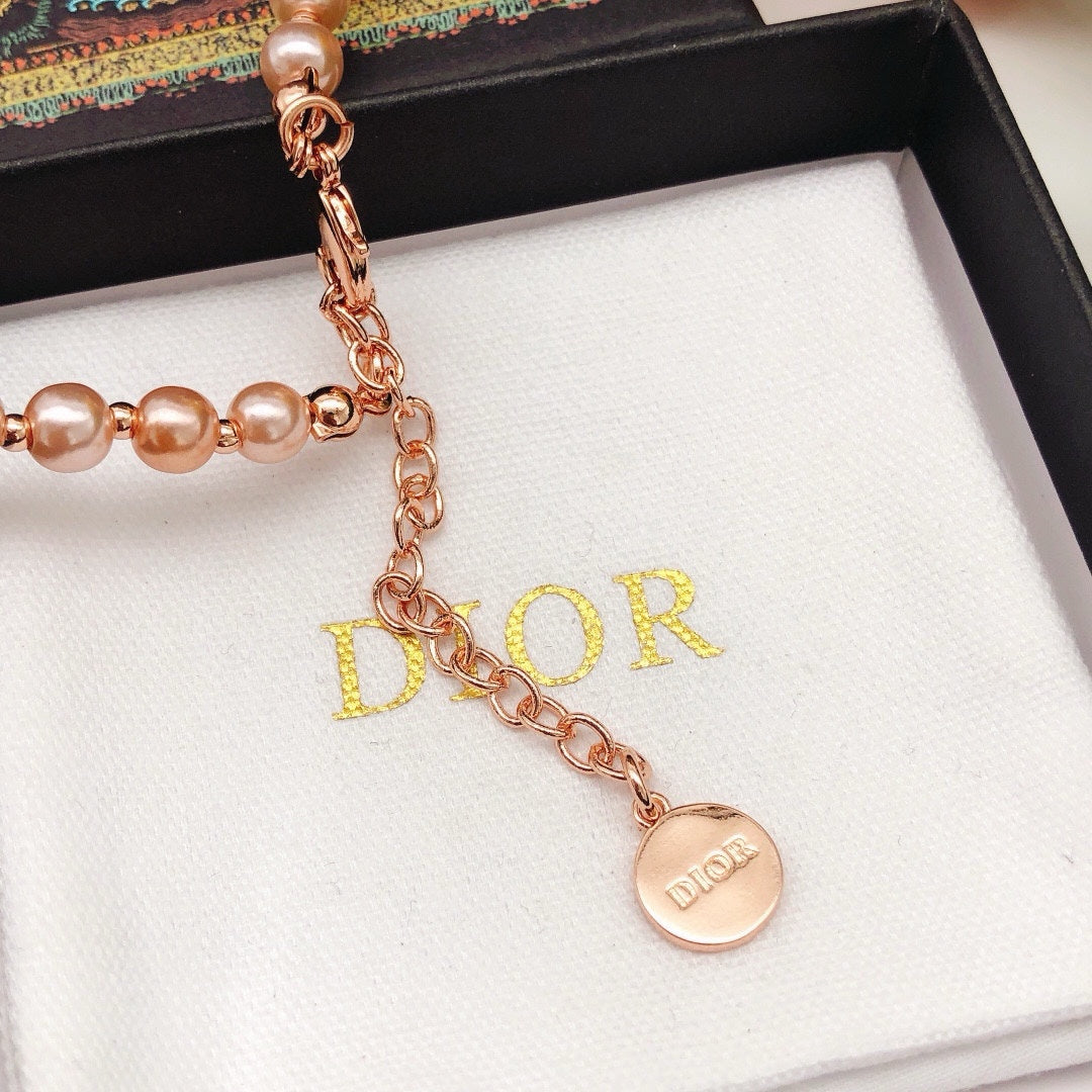 Martin Graham pendant necklace in polished metal-tone – side detail