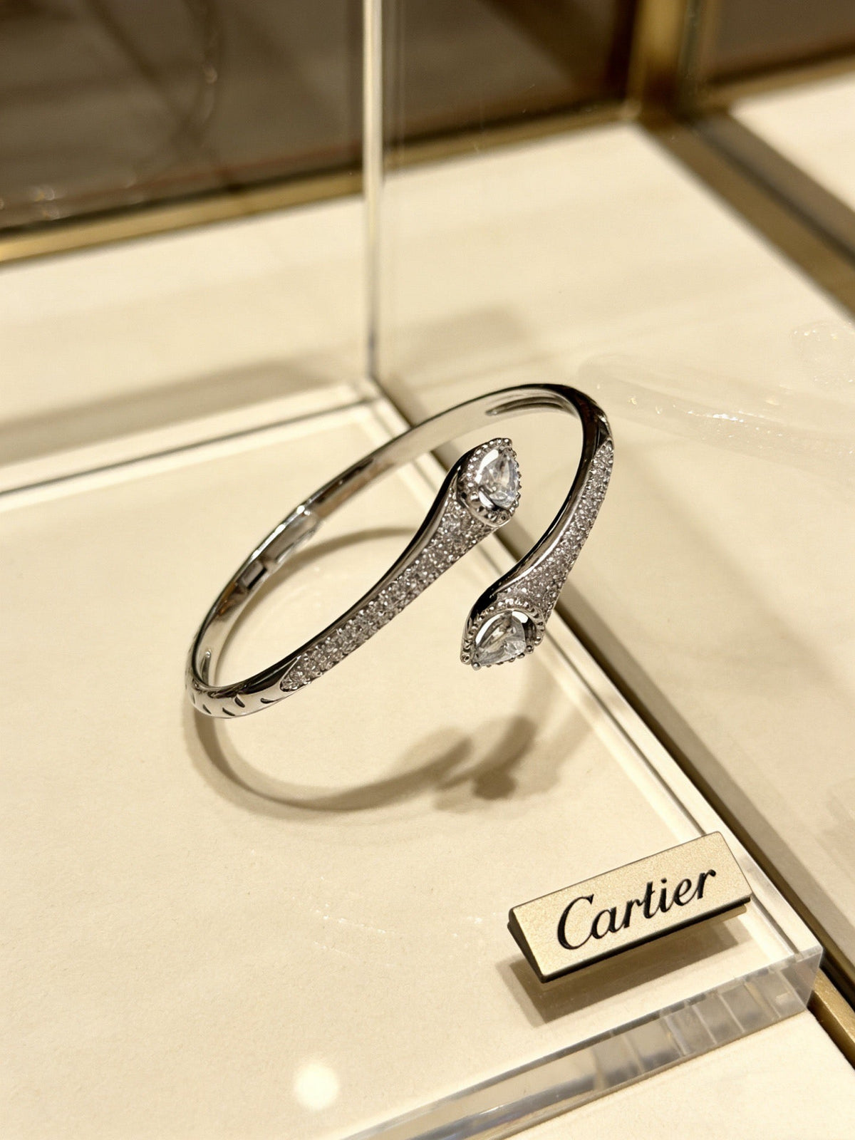 Martin Graham bracelet in polished metal-tone – side detail