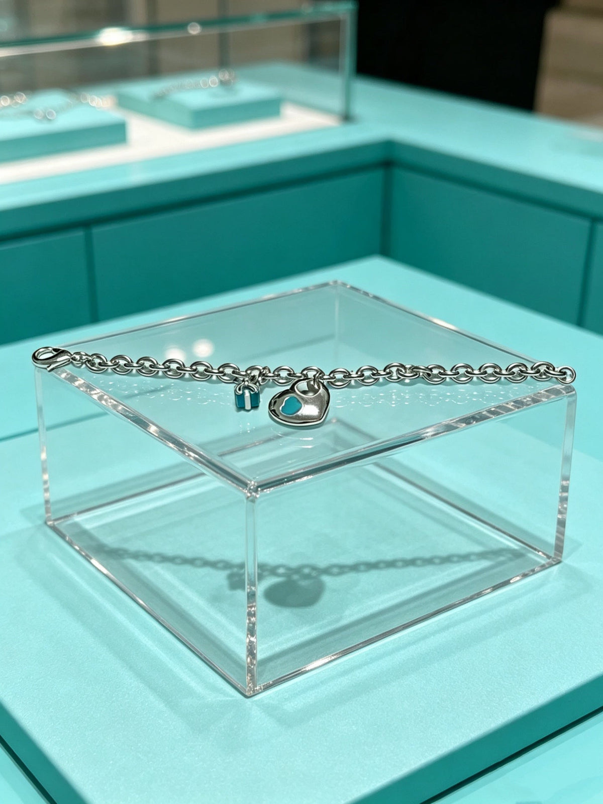 Martin Graham bracelet in polished metal-tone – side detail