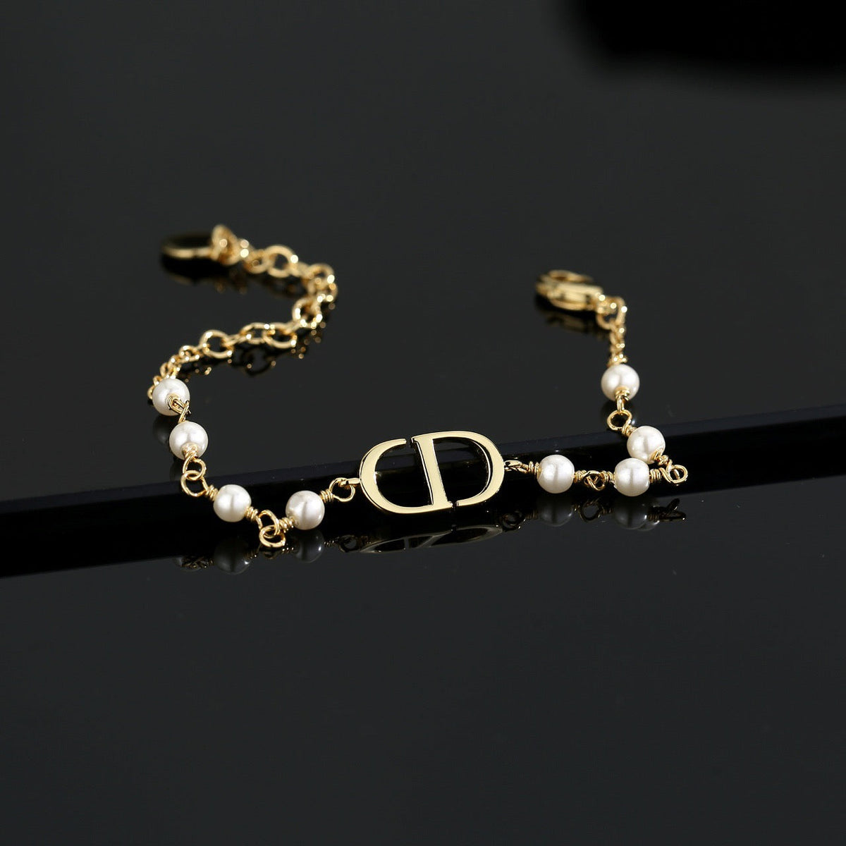 Martin Graham bracelet in polished metal-tone – side detail