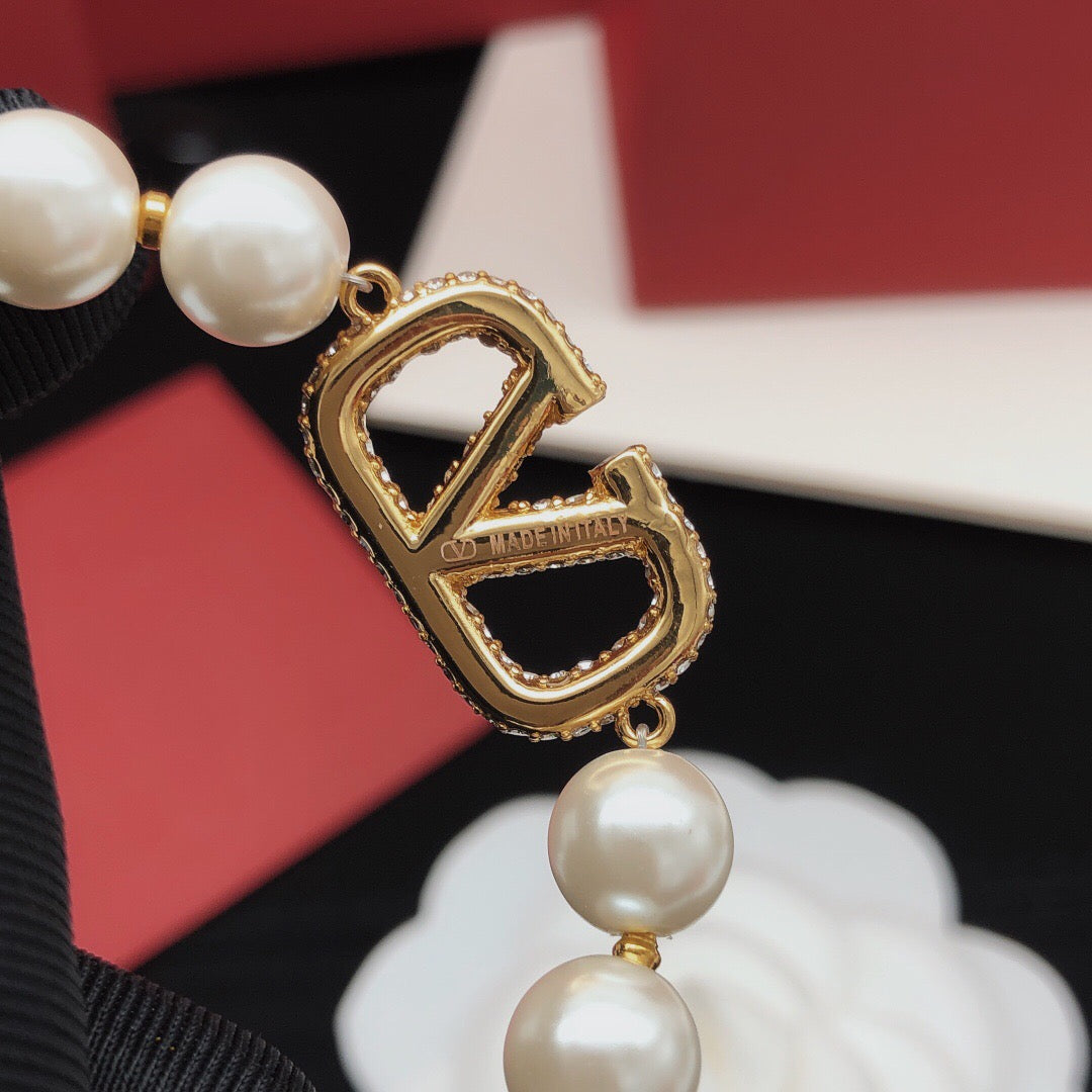 Martin Graham bracelet in polished metal-tone – side detail