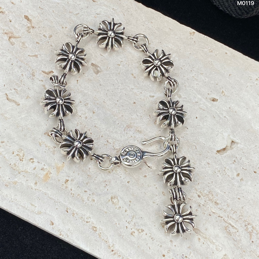 Martin Graham bracelet in polished metal-tone – side detail