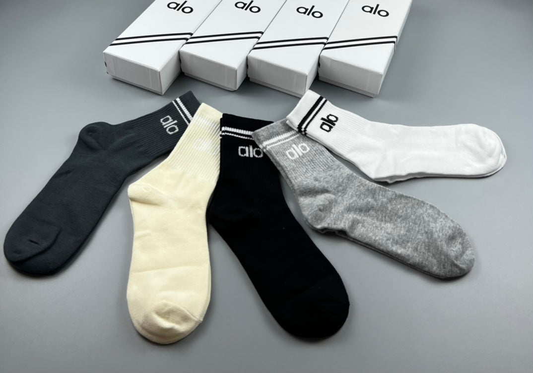 Alo Cotton Simple Contrast Branding Crew Socks