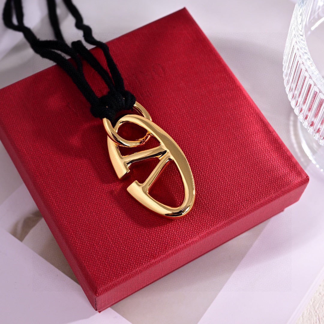 Martin Graham pendant necklace in polished metal-tone – side detail