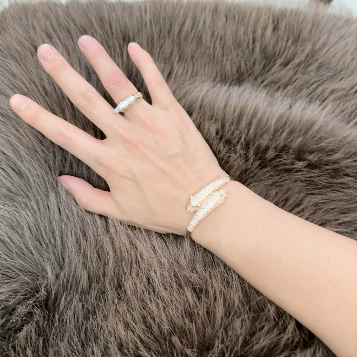 Martin Graham bracelet in polished metal-tone – side detail