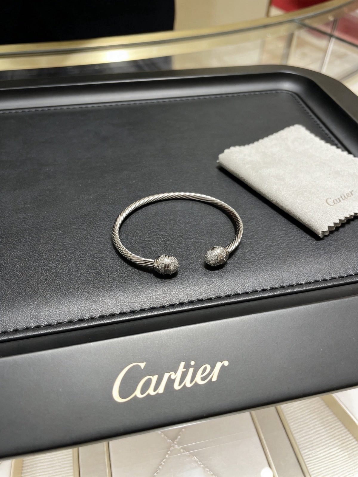 Martin Graham bracelet in polished metal-tone – side detail