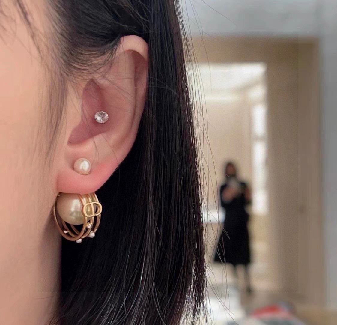 Martin Graham earrings in polished metal-tone – side detail