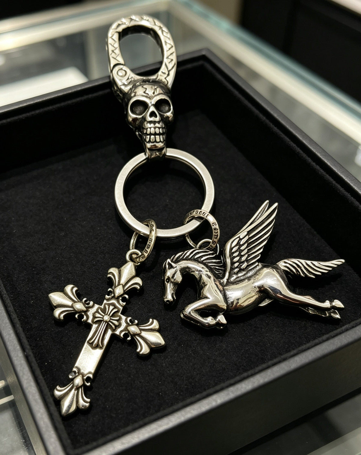 Martin Graham keychain in polished metal-tone – side detail