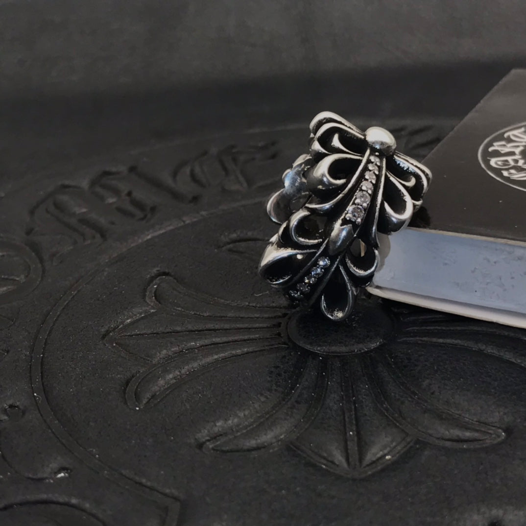 Martin Graham ring in polished metal-tone – side detail