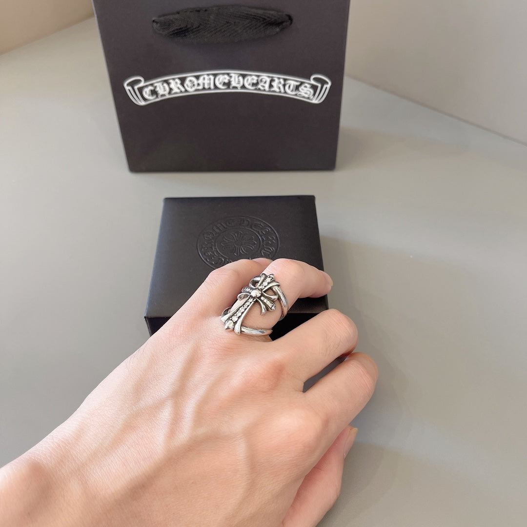 Martin Graham ring in polished metal-tone – side detail