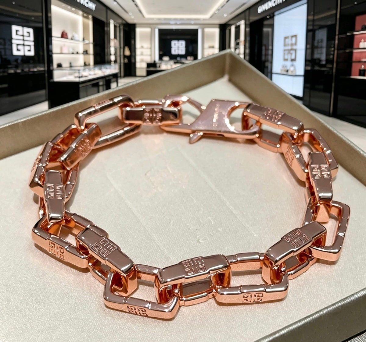 Martin Graham bracelet in polished metal-tone – side detail