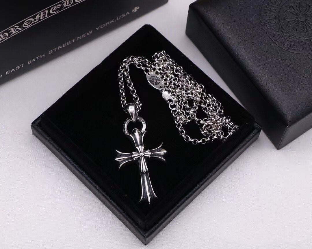 Martin Graham pendant necklace in polished metal-tone – side detail