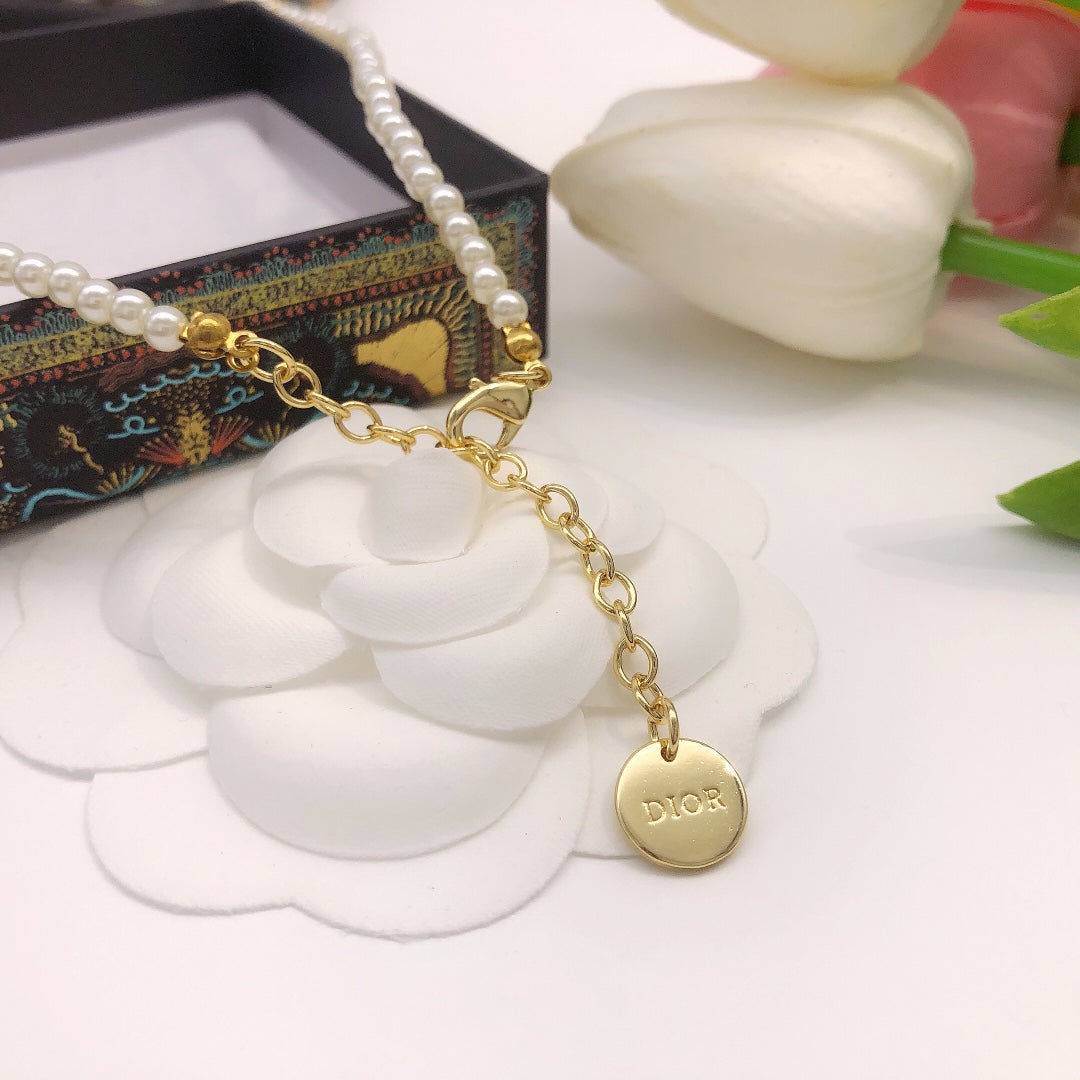 Martin Graham pendant necklace in polished metal-tone – side detail