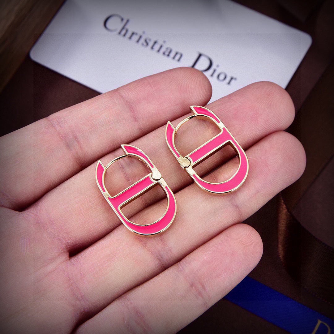 Martin Graham earrings in polished metal-tone – side detail