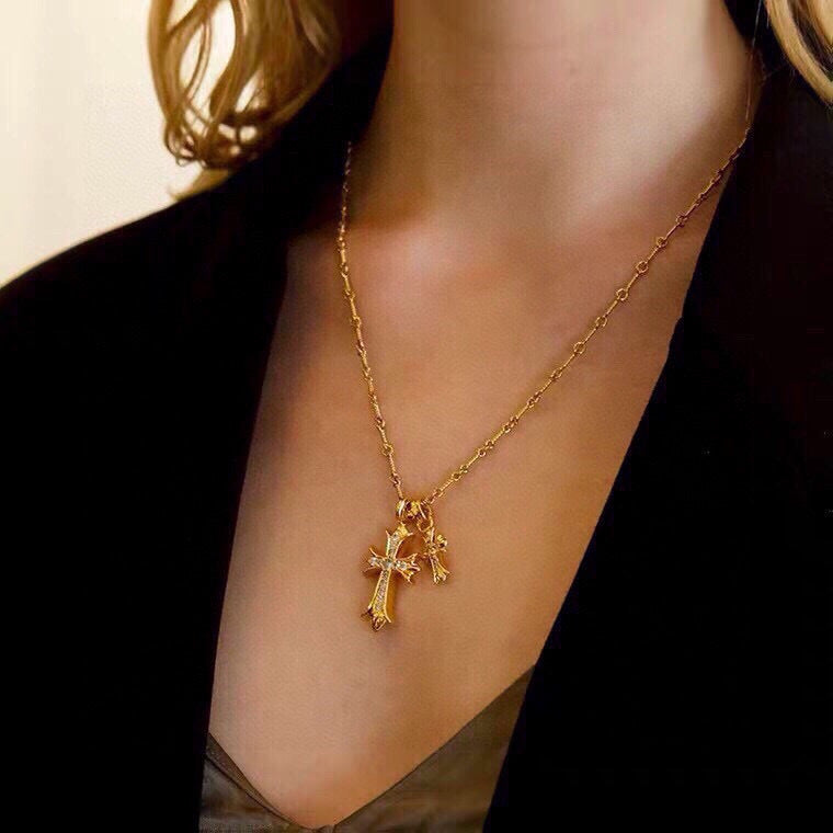 Martin Graham pendant necklace in polished metal-tone – side detail