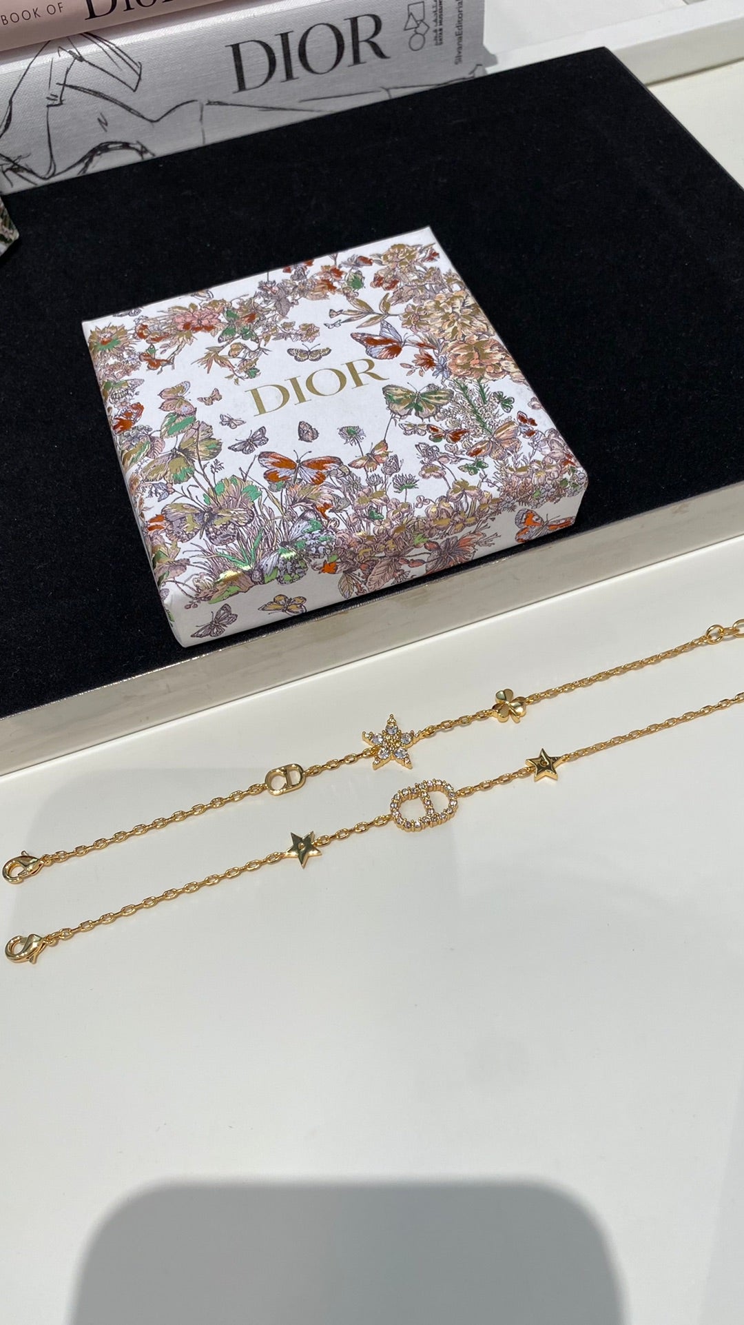Martin Graham bracelet in polished metal-tone – side detail