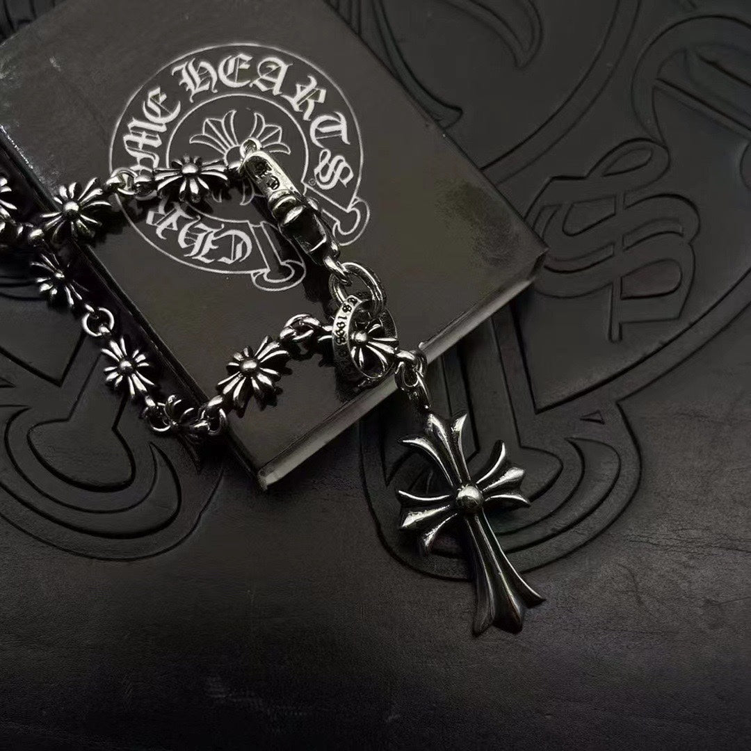 Martin Graham pendant necklace in polished metal-tone – side detail