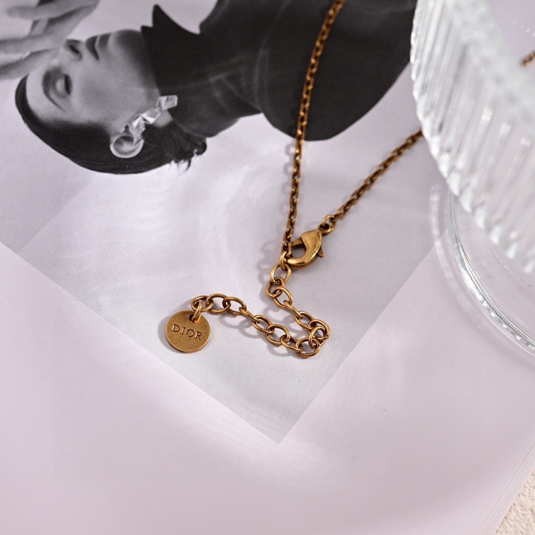 Martin Graham pendant necklace in polished metal-tone – side detail