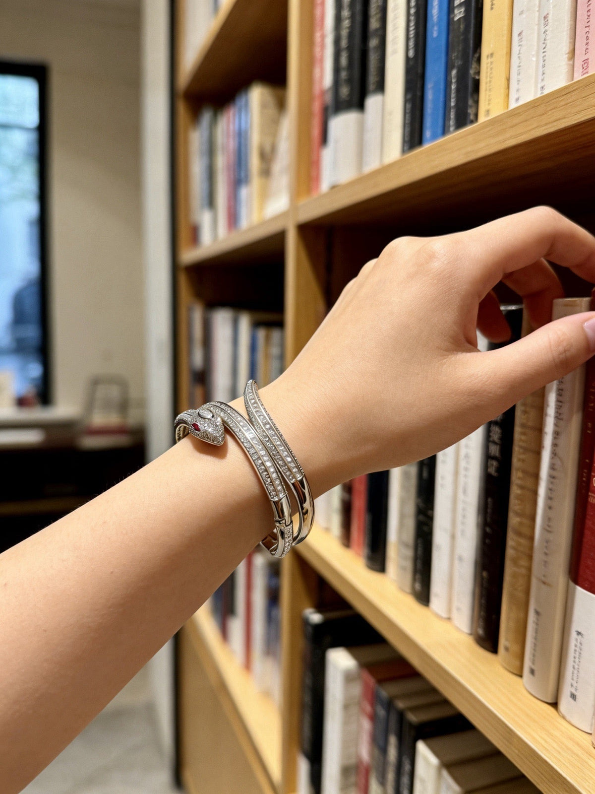 Martin Graham bracelet in polished metal-tone – side detail