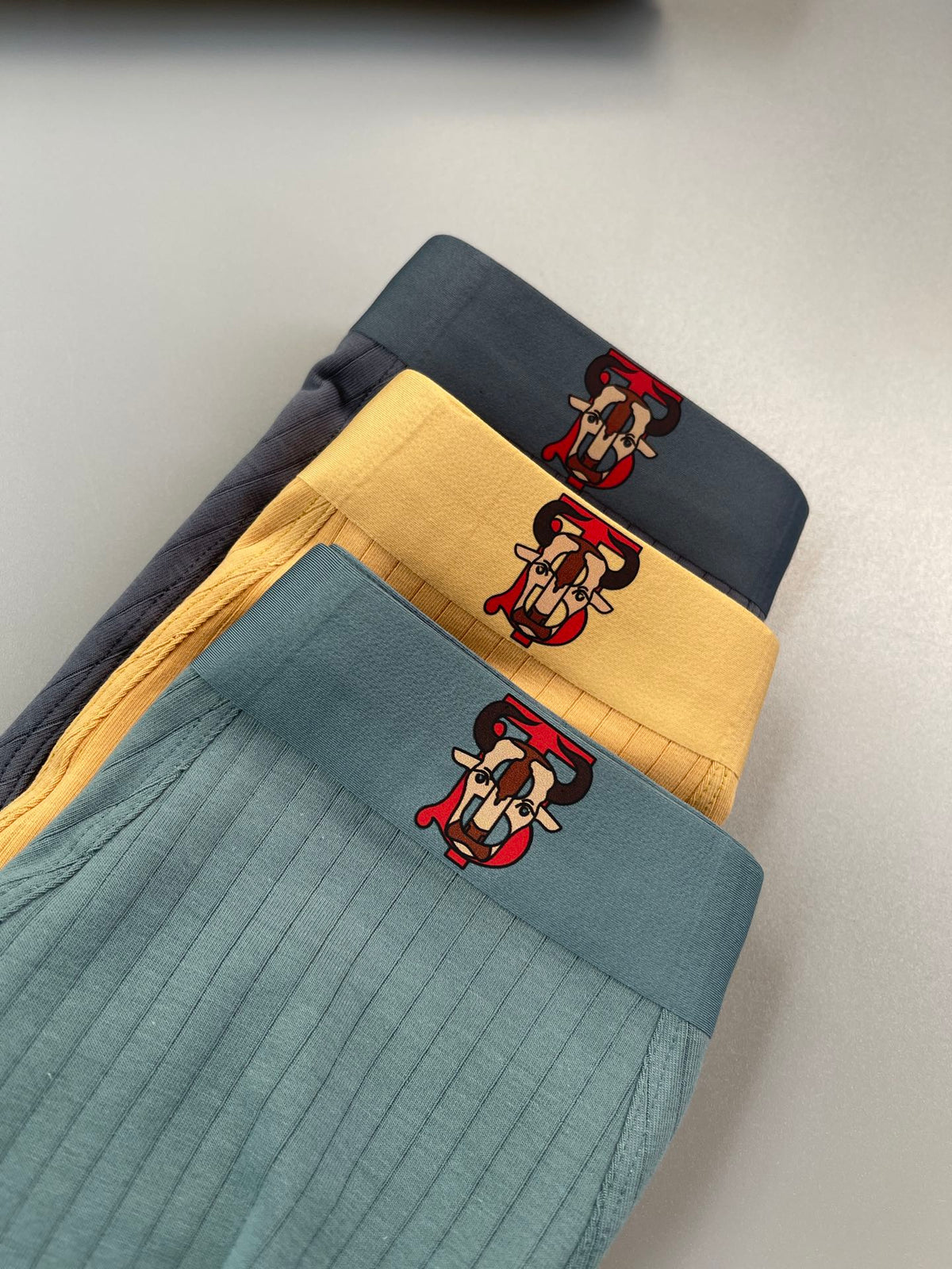 Burberry 93.8% Cotton & 6.2% Spandex Bull Series Seamless-Cut Men's Boxer Briefs - 3-Piece Box