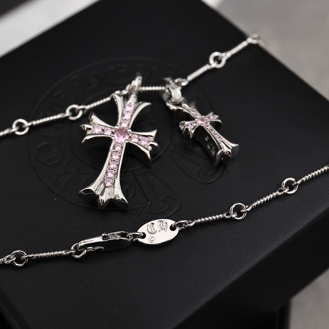 Martin Graham pendant necklace in polished metal-tone – close-up detail