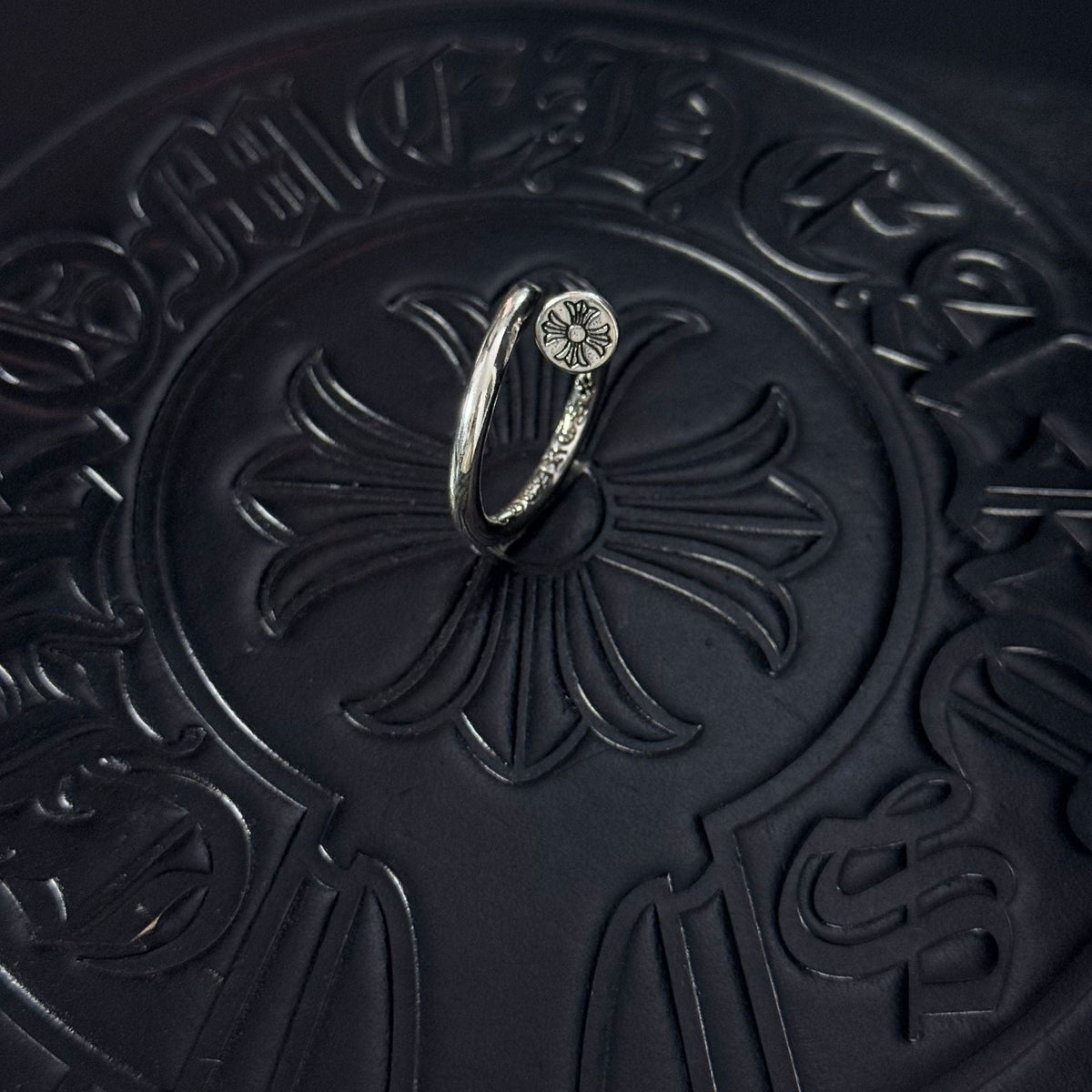 Martin Graham ring in polished metal-tone – close-up detail