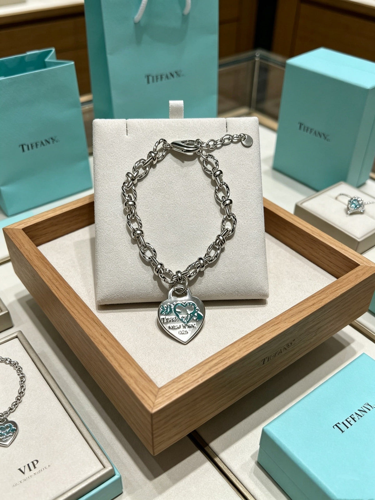 Martin Graham bracelet in polished metal-tone – close-up detail