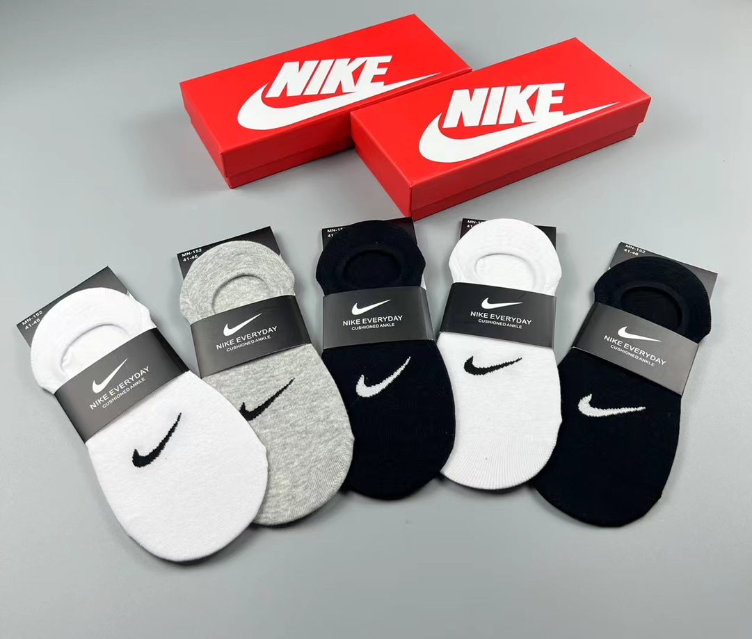Nike Cotton Visible Logo, Stripe Or Motif Details No-Show Socks