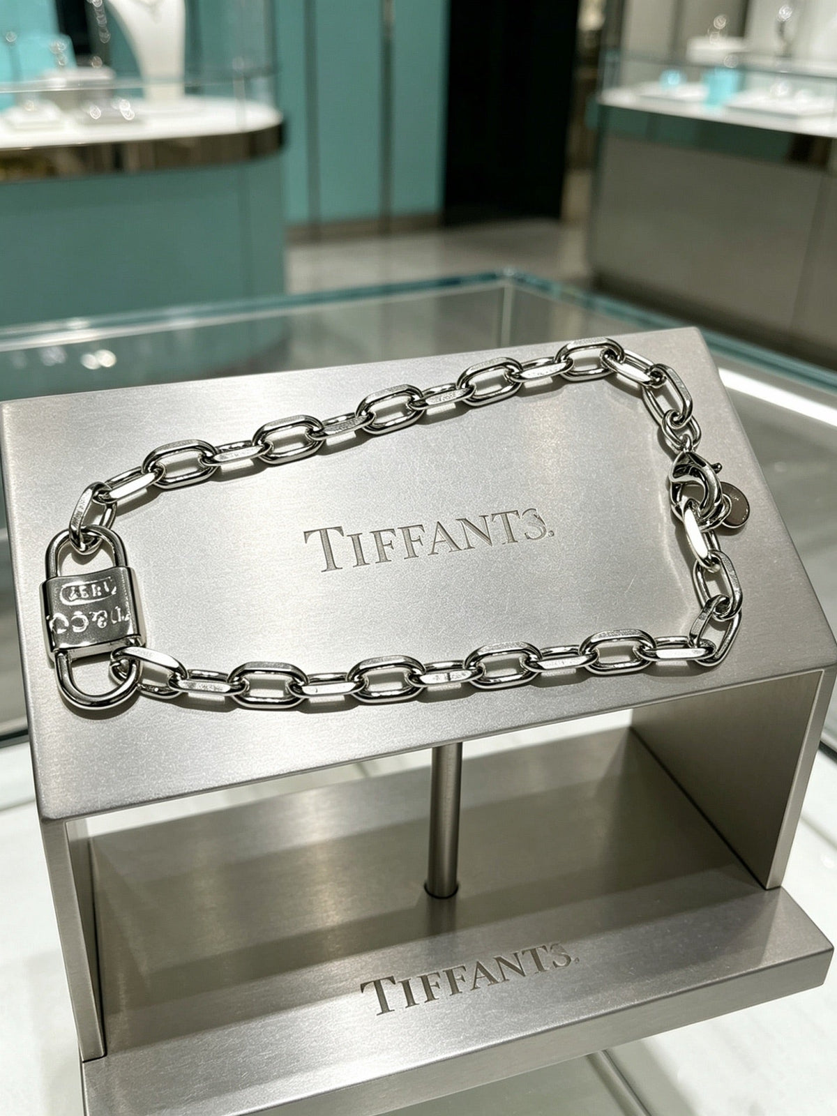 Martin Graham bracelet in polished metal-tone – close-up detail