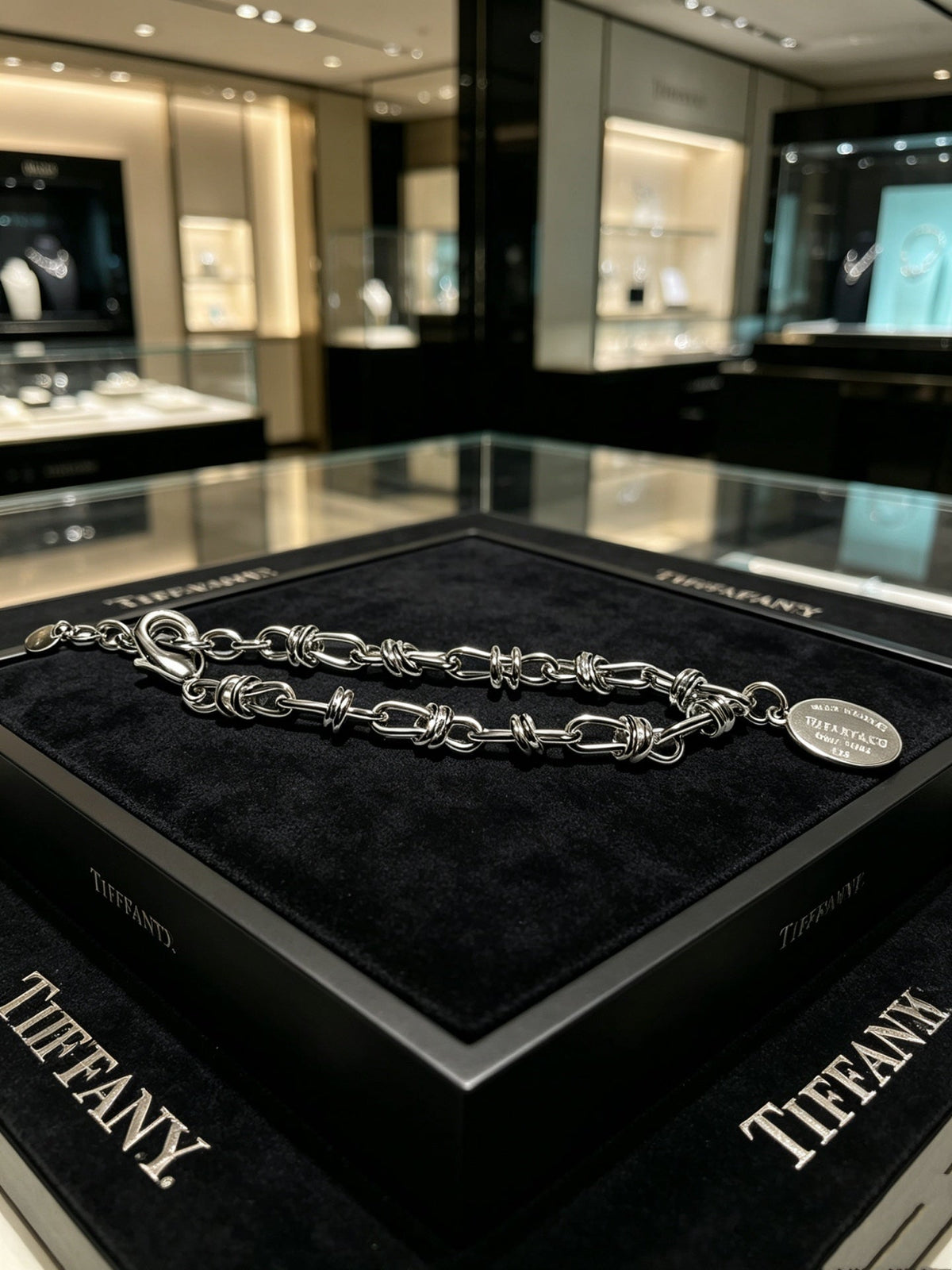 Martin Graham bracelet in polished metal-tone – close-up detail
